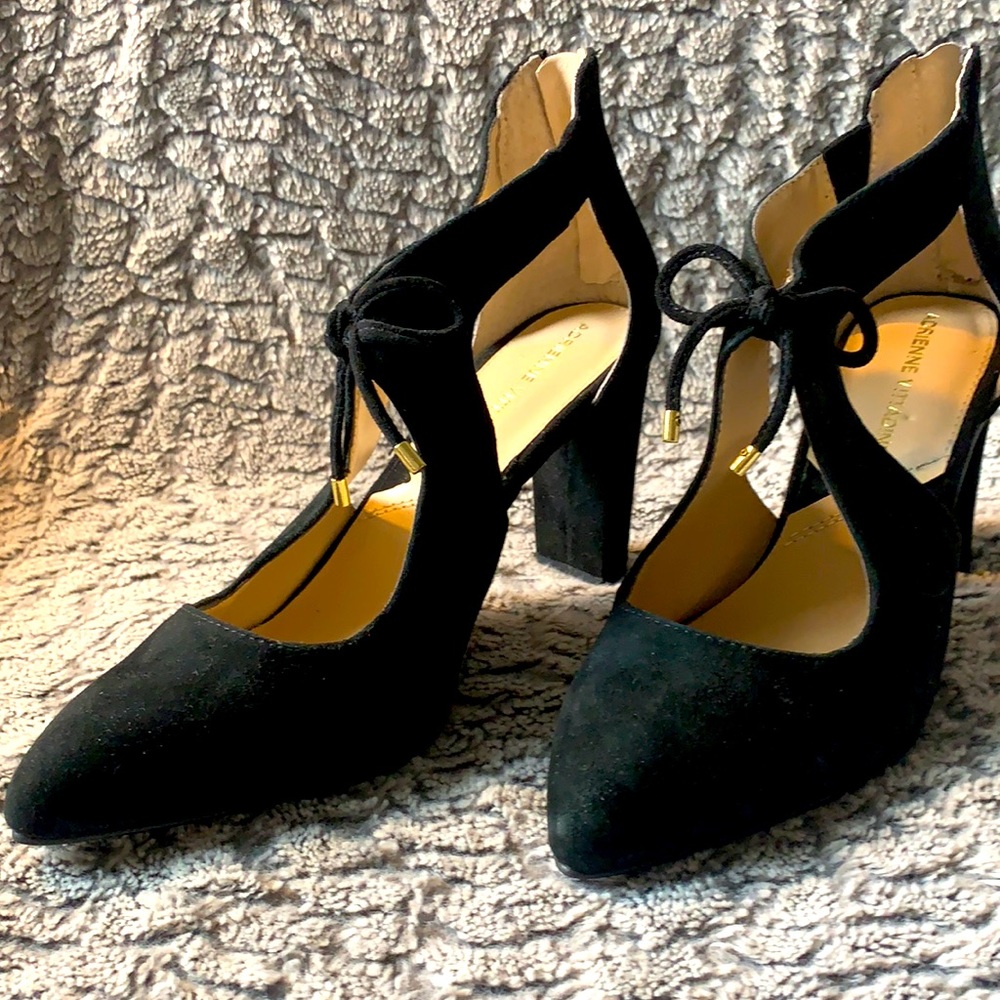 Adrienne Vittadini - Black heels with leather upper lining,  zipper and tie.